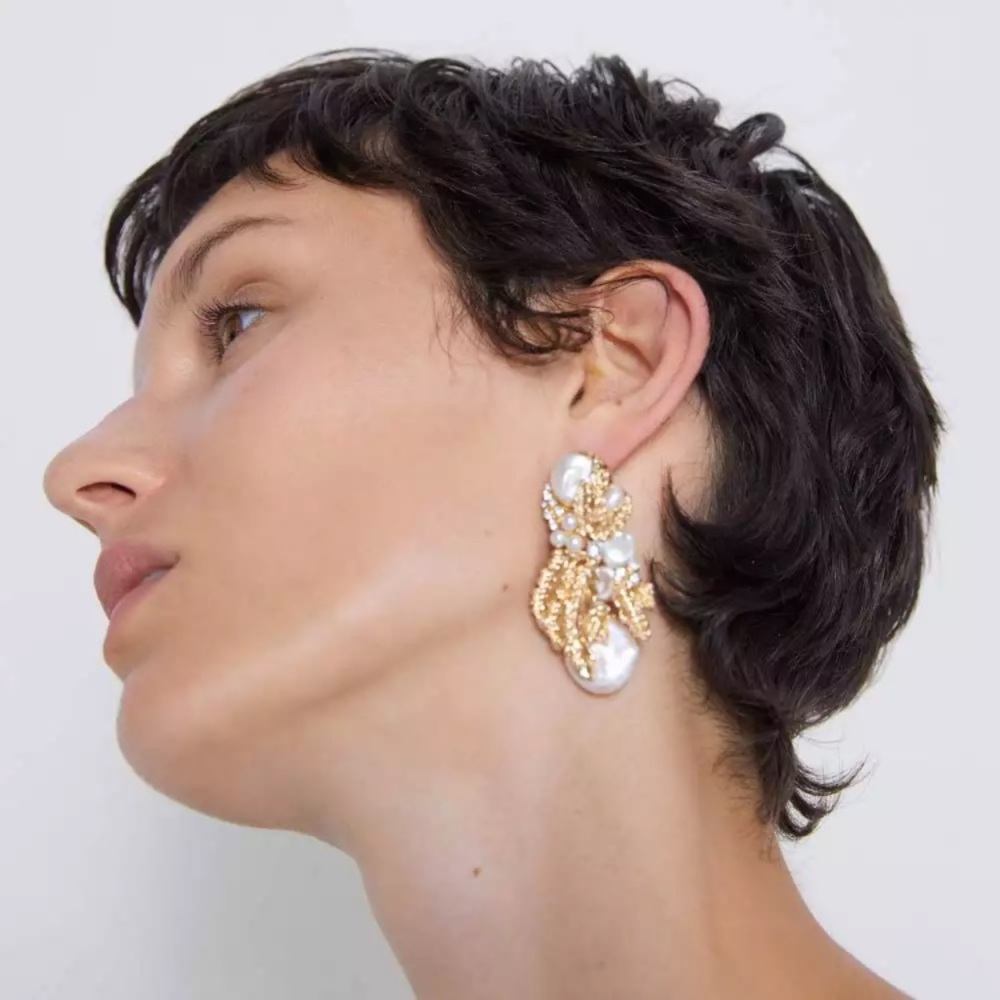 🍃Pearl Embellished Drop Earrings! - Picture 6 of 7